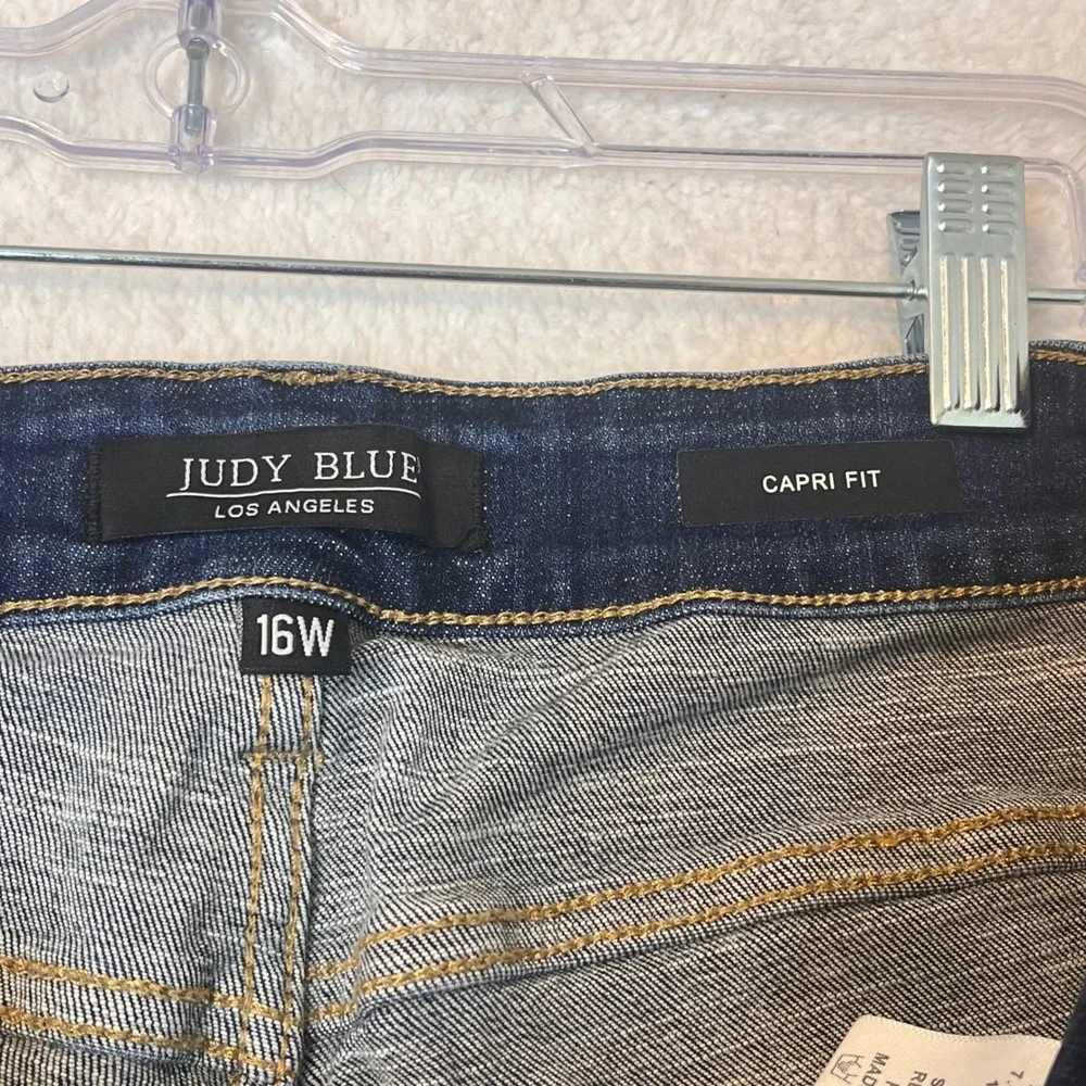Judy Blue Capri Fit Distressed Dark Wash Denim Jeans 16W JB88211 DK-CO